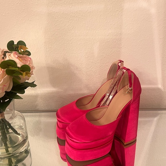 Brand new pink platform heels - Picture 2 of 4